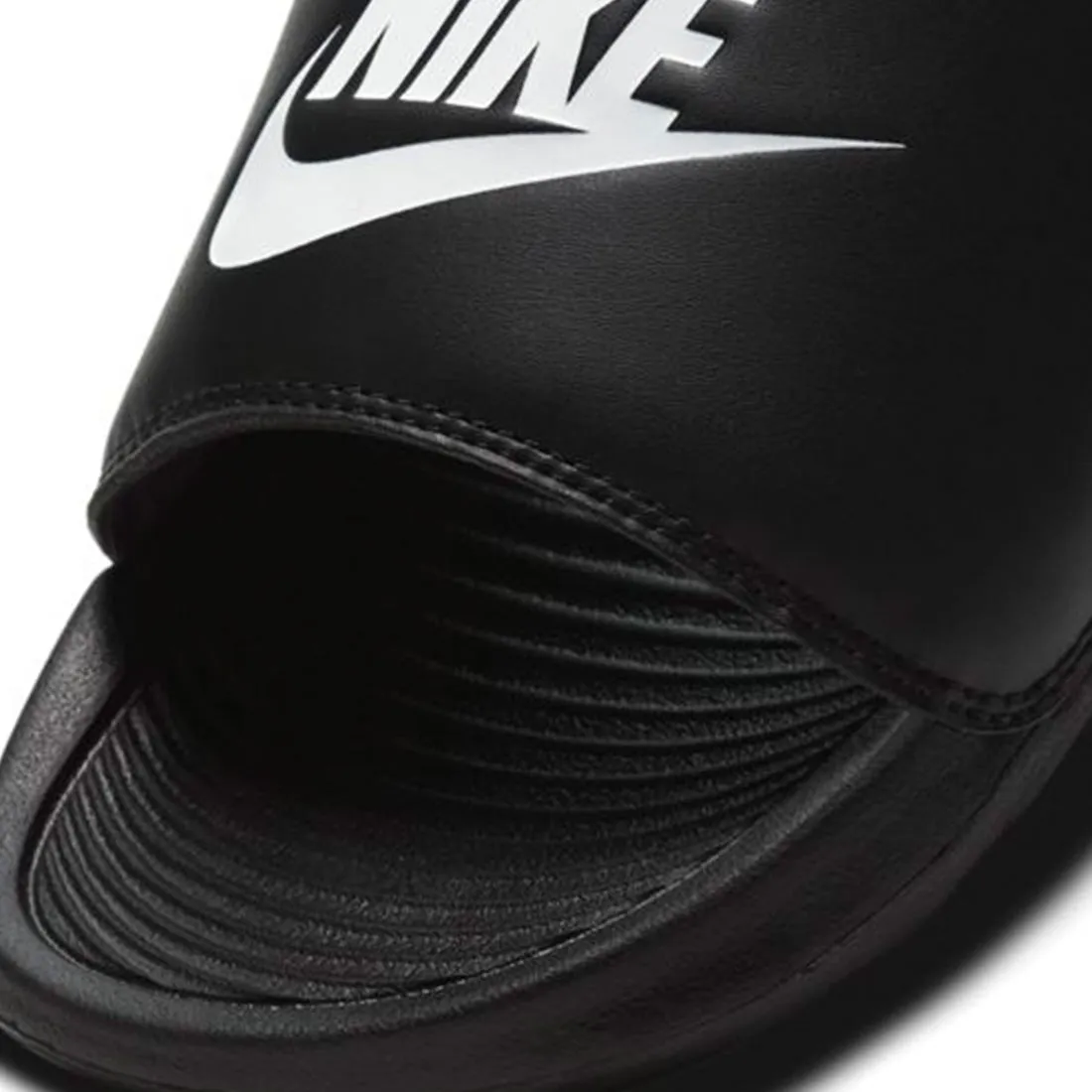 NIKE VICTORI ONE WOMEN'S SLIDES IN BLACK